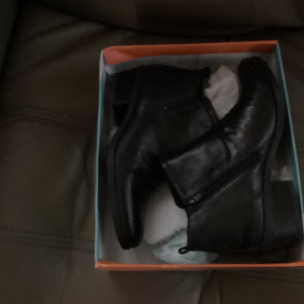 Shoes - Picture 2 of 4